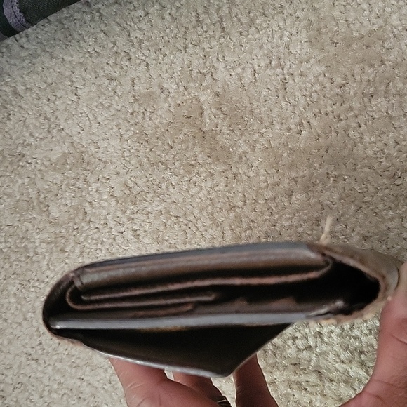 4. LV Damier Ebene Sarah Wallet Authentic - Picture 7 of 7